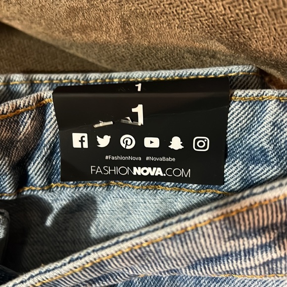 Let’s Rewind Mom Jeans Size 1 - Picture 3 of 4